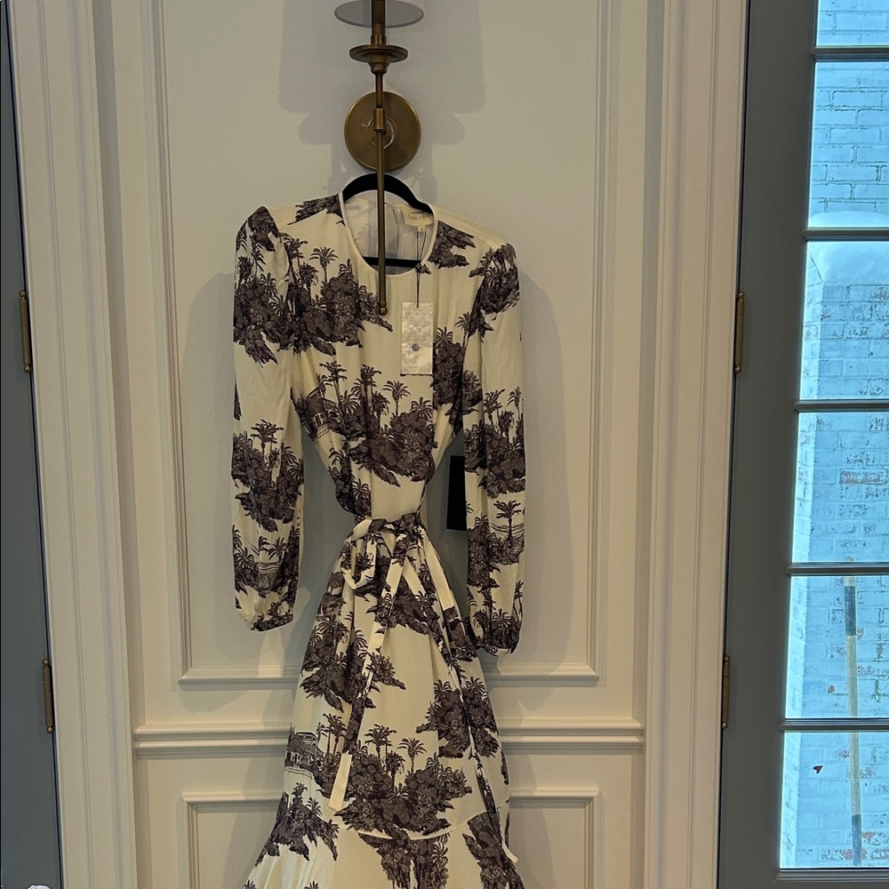 Tuckernuck x India Hicks Toile
Domino Maxi Dress